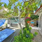 Beachfront House with Jacuzzi Zadar