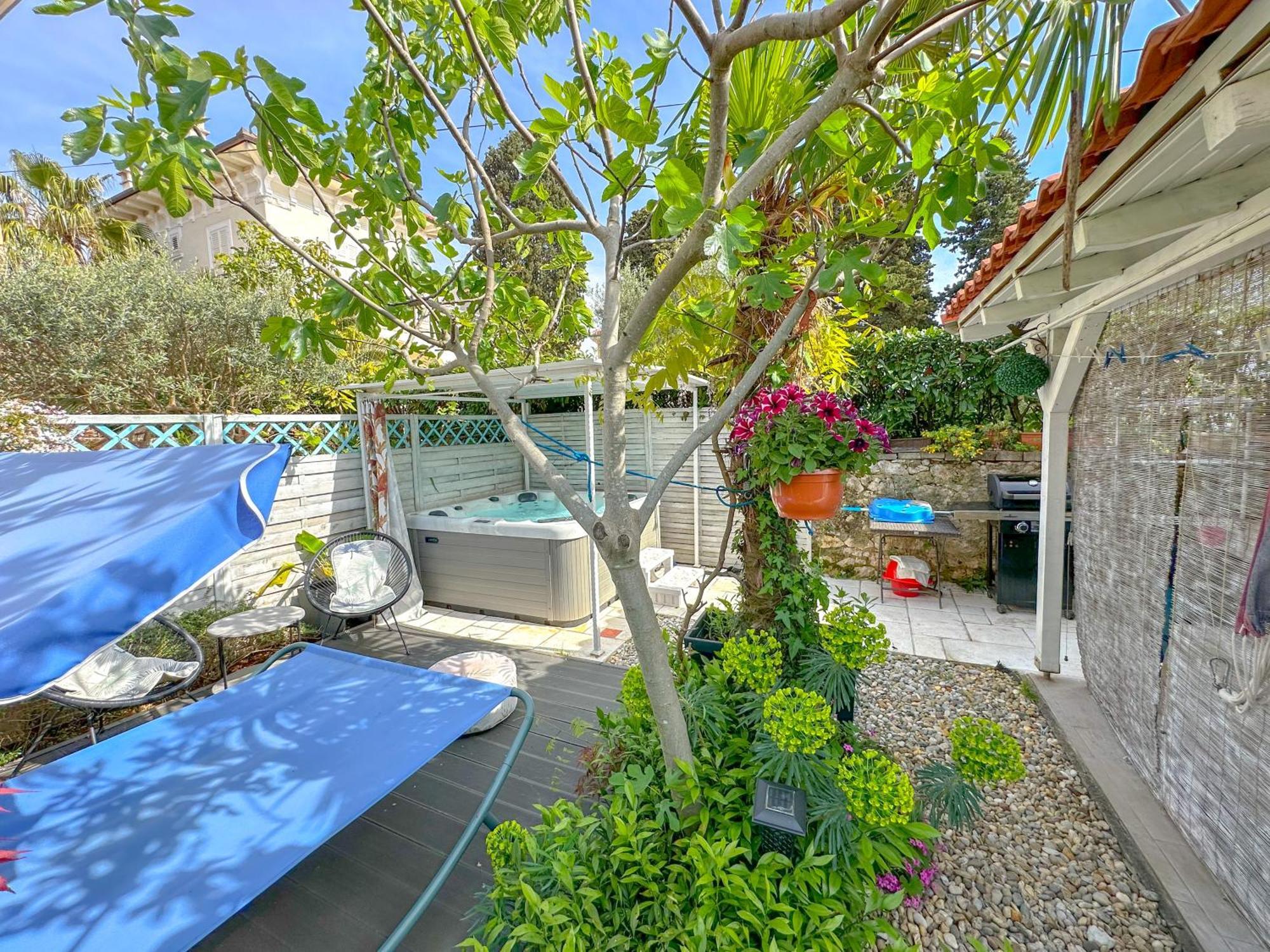 Apartament Beachfront House With Private Jacuzzi And Garden *