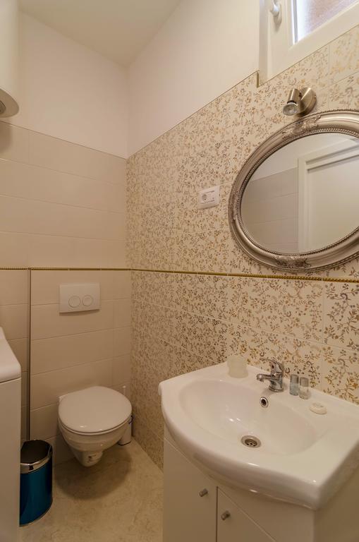 Beachfront House With Private Jacuzzi And Garden * Zadar