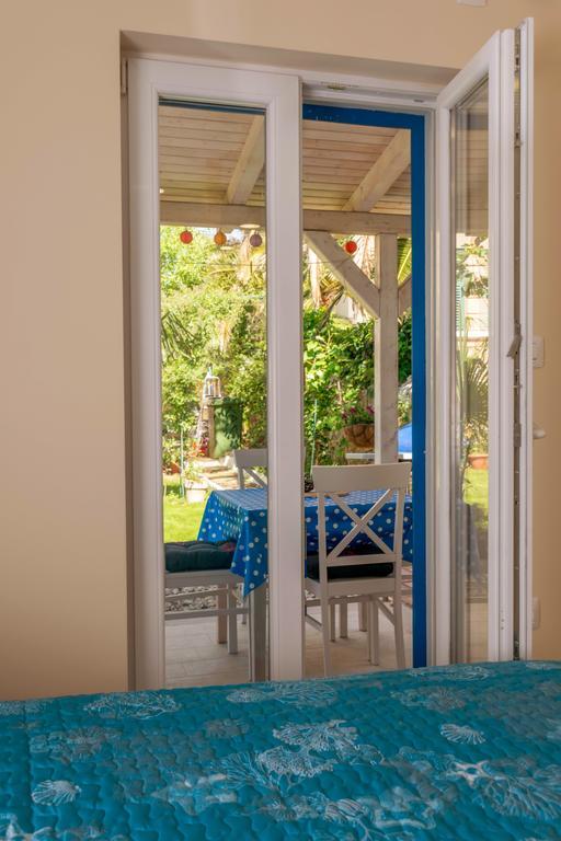 Apartament Beachfront House With Private Jacuzzi And Garden