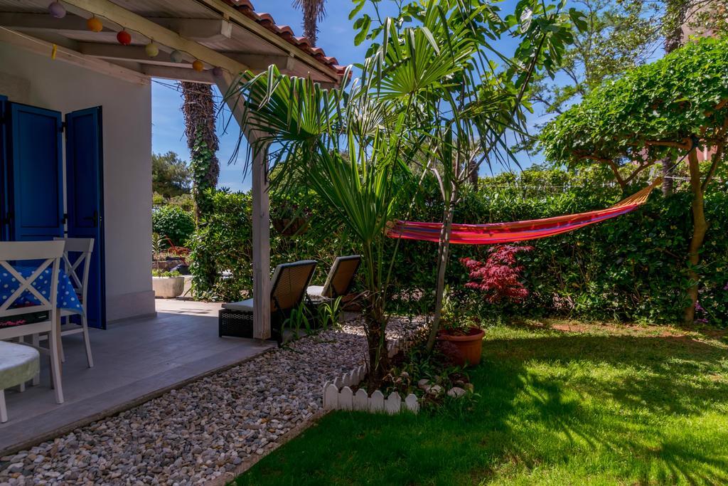 Beachfront House With Private Jacuzzi And Garden *
