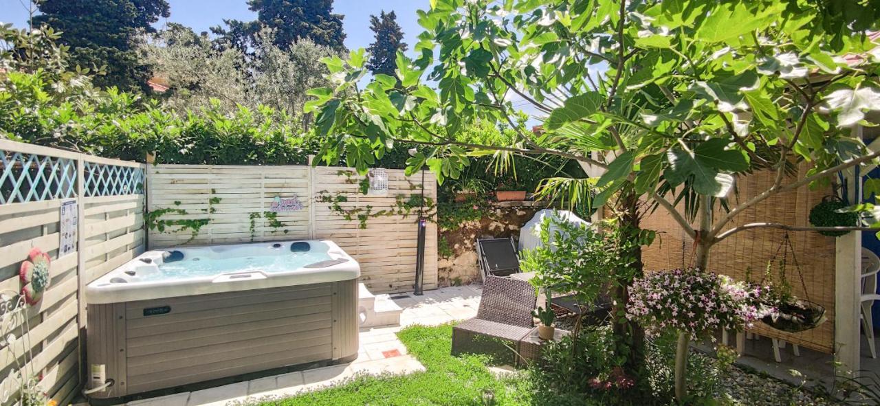 Beachfront House With Private Jacuzzi And Garden * Zadar